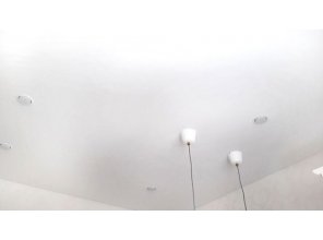 Монтаж потолка на кухне 9 м2 с использованием пленки VIPCEILING серии MONLANGE S9020 (3.25)