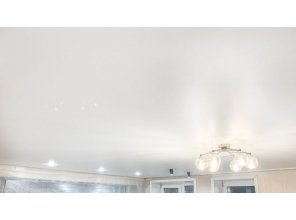 Монтаж потолка в квартире 25 м2 с использованием пленки VIPCEILING серии MONLANGE M9001 (4.90)