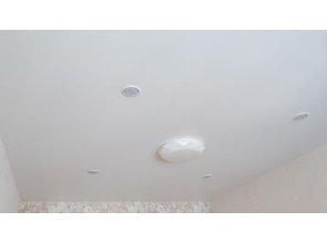Монтаж потолка в спальне 11 м2 с использованием пленки VIPCEILING серии MONLANGE M9001 (3.25)