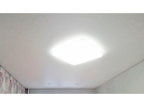 Монтаж потолка в спальне 15 м2 с использованием пленки VIPCEILING серии MONLANGE M9001 (3.50)