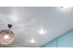 Монтаж потолка в квартире 24 м2 с использованием пленки VIPCEILING серии MONLANGE S9020 (5.45)