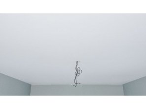 Монтаж потолка в гостиной 18 м2 с использованием пленки VIPCEILING серии MONLANGE M9001 (3.25)