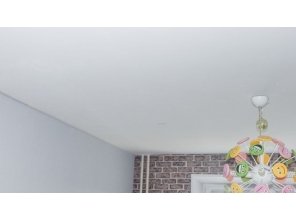 Монтаж потолка в гостиной 17 м2 с использованием пленки VIPCEILING серии MONLANGE M9001 (3.25)