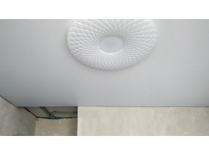 Монтаж потолка на кухне 5 м2 с использованием пленки VIPCEILING серии MONLANGE M9001 (2.15)