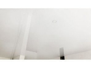 Монтаж потолка на кухне 18 м2 с использованием пленки VIPCEILING серии MONLANGE L9001 (3.50)