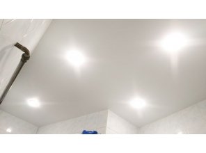 Монтаж потолка в ванной 4 м2 с использованием пленки VIPCEILING серии MONLANGE S9020 (2.15)