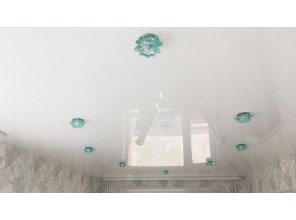 Монтаж потолка в спальне 17 м2 с использованием пленки VIPCEILING серии MONLANGE L9001 (3.25)