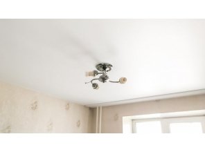 Монтаж потолка на кухне 8 м2 с использованием пленки VIPCEILING серии MONLANGE M9001 (2.60)