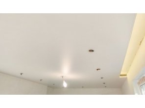 Монтаж потолка для зала 16 м2 с использованием пленки VIPCEILING серии MONLANGE S9020 (3.25)