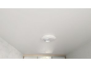 Монтаж потолка в спальне 12 м2 с использованием пленки VIPCEILING серии MONLANGE M9001 (2.60)