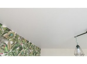 Монтаж потолка в спальне 11 м2 с использованием пленки VIPCEILING серии MONLANGE S9020 (3.25)