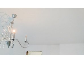 Монтаж потолка в спальне 11 м2 с использованием пленки VIPCEILING серии MONLANGE M9001 (3.25)