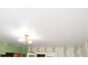 Ремонт потолка в гостиной 17 м2 с использованием пленки VIPCEILING серии MONLANGE M9001 (4.00)
