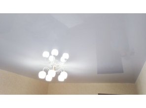 Монтаж потолка в гостиной 13 м2 с использованием пленки VIPCEILING серии MONLANGE L9001 (3.25)