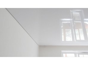 Монтаж потолка в гостиной 18 м2 с использованием пленки VIPCEILING серии MONLANGE L9001 (4.35)