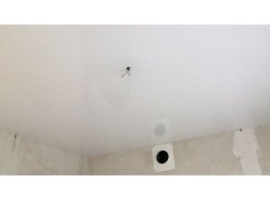 Монтаж потолка на кухне 11 м2 с использованием пленки VIPCEILING серии MONLANGE L9001 (3.50)