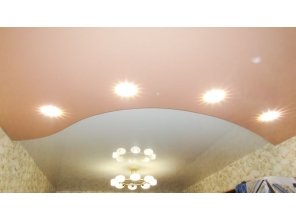Монтаж потолка в гостиной 19 м2 с использованием пленки VIPCEILING серии MONLANGE L9001 (3.50)