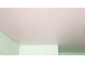 Монтаж потолка в гостиной 22 м2 с использованием пленки VIPCEILING серии MONLANGE M9001 (5.45)