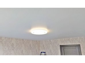 Монтаж потолка в спальне 13 м2 с использованием пленки VIPCEILING серии MONLANGE M9001 (3.50)