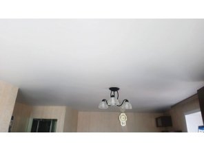 Монтаж потолка в гостиной 20 м2 с использованием пленки VIPCEILING серии MONLANGE M9001 (3.50)