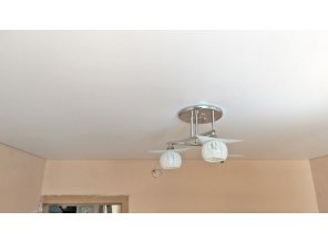 Монтаж потолка на кухне 8 м2 с использованием пленки VIPCEILING серии MONLANGE M9001 (2.60)