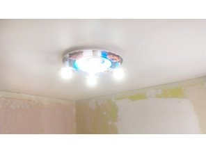 Бесшовный сатиновый натяжной потолок в детскую 10,4 м2
