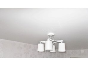 Бесшовный сатиновый натяжной потолок в детскую 12,1 м2