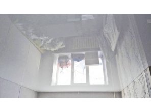 Бесшовный глянцевый натяжной потолок для зала 19,2 м2