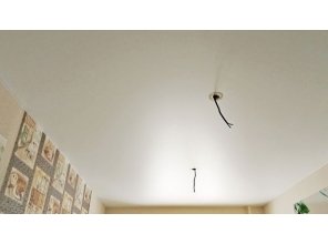 Бесшовный матовый натяжной потолок на кухню 9,3 м2