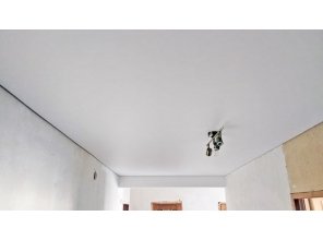 Монтаж потолка в коридоре 9 м2 с использованием пленки VIPCEILING серии MONLANGE M9001 (2.15)
