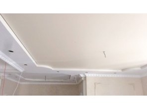 Бесшовный натяжной потолок в деревянном доме 11,1 м2