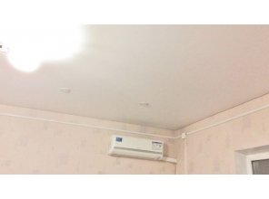 Бесшовный матовый натяжной потолок в гостиную 19,1 м2
