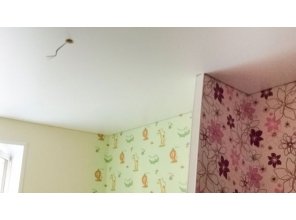 Бесшовный сатиновый натяжной потолок в детскую 13,3 м2