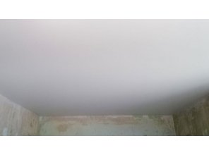 Бесшовный матовый натяжной потолок в спальню 13,4 м2