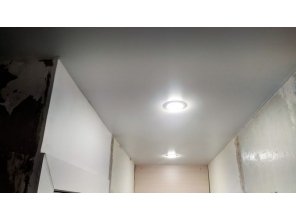Монтаж потолка в коридоре 7 м2 с использованием пленки VIPCEILING серии MONLANGE S9020 (3.50)