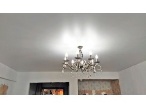 Монтаж потолка в гостиной 17 м2 с использованием пленки VIPCEILING серии MONLANGE S9020 (3.80)