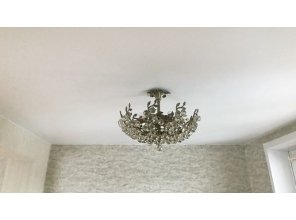 Монтаж потолка в гостиной 8 м2 с использованием пленки VIPCEILING серии MONLANGE M9001 (2.60)