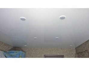 Монтаж потолка в гостиной 14 м2 с использованием пленки VIPCEILING серии MONLANGE L9001 (3.25)