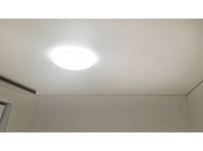 Монтаж потолка в спальне 10 м2 с использованием пленки VIPCEILING серии MONLANGE M9001 (3.25)