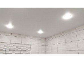 Монтаж потолка в ванной 6 м2 с использованием пленки VIPCEILING серии MONLANGE M9001 (2.60)