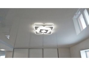 Монтаж потолка в гостиной 17 м2 с использованием пленки VIPCEILING серии MONLANGE L9001 (3.50)