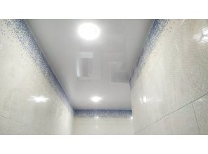 Монтаж потолка в ванной 5 м2 с использованием пленки VIPCEILING серии MONLANGE L9001 (2.15)