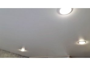 Монтаж потолка в спальне 9 м2 с использованием пленки VIPCEILING серии MONLANGE M9001 (2.60)