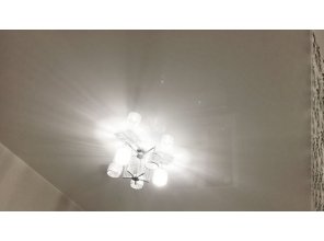 Монтаж потолка в спальне 14 м2 с использованием пленки VIPCEILING серии MONLANGE L9001 (3.50)