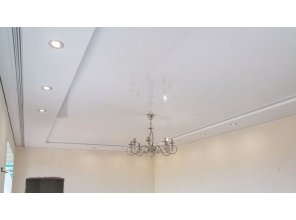 Монтаж потолка в спальне 26 м2 с использованием пленки VIPCEILING серии MONLANGE L9001 (2.60)