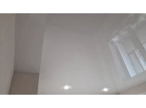 Монтаж потолка на кухне 7 м2 с использованием пленки VIPCEILING серии MONLANGE L9001 (2.60)