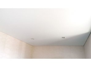 Монтаж потолка в прихожей 16 м2 с использованием пленки VIPCEILING серии MONLANGE M9001 (4.35)