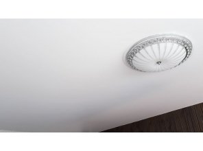 Монтаж потолка в гостиной 17 м2 с использованием пленки VIPCEILING серии MONLANGE M9001 (3.25)