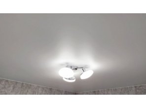 Монтаж потолка на кухне 14 м2 с использованием пленки VIPCEILING серии MONLANGE M9001 (3.25)