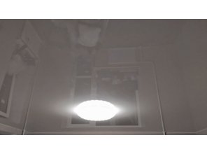Монтаж потолка в гостиной 14 м2 с использованием пленки VIPCEILING серии MONLANGE L9001 (3.80)